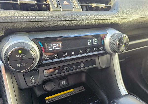 Toyota RAV4 cena 93900 przebieg: 178992, rok produkcji 2019 z Szlichtyngowa małe 742
